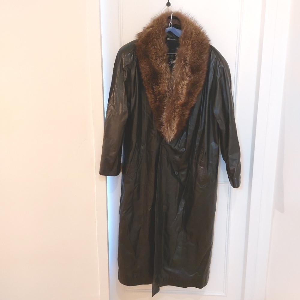 Vintage J.Walden leather coat with raccoon fur collar size L